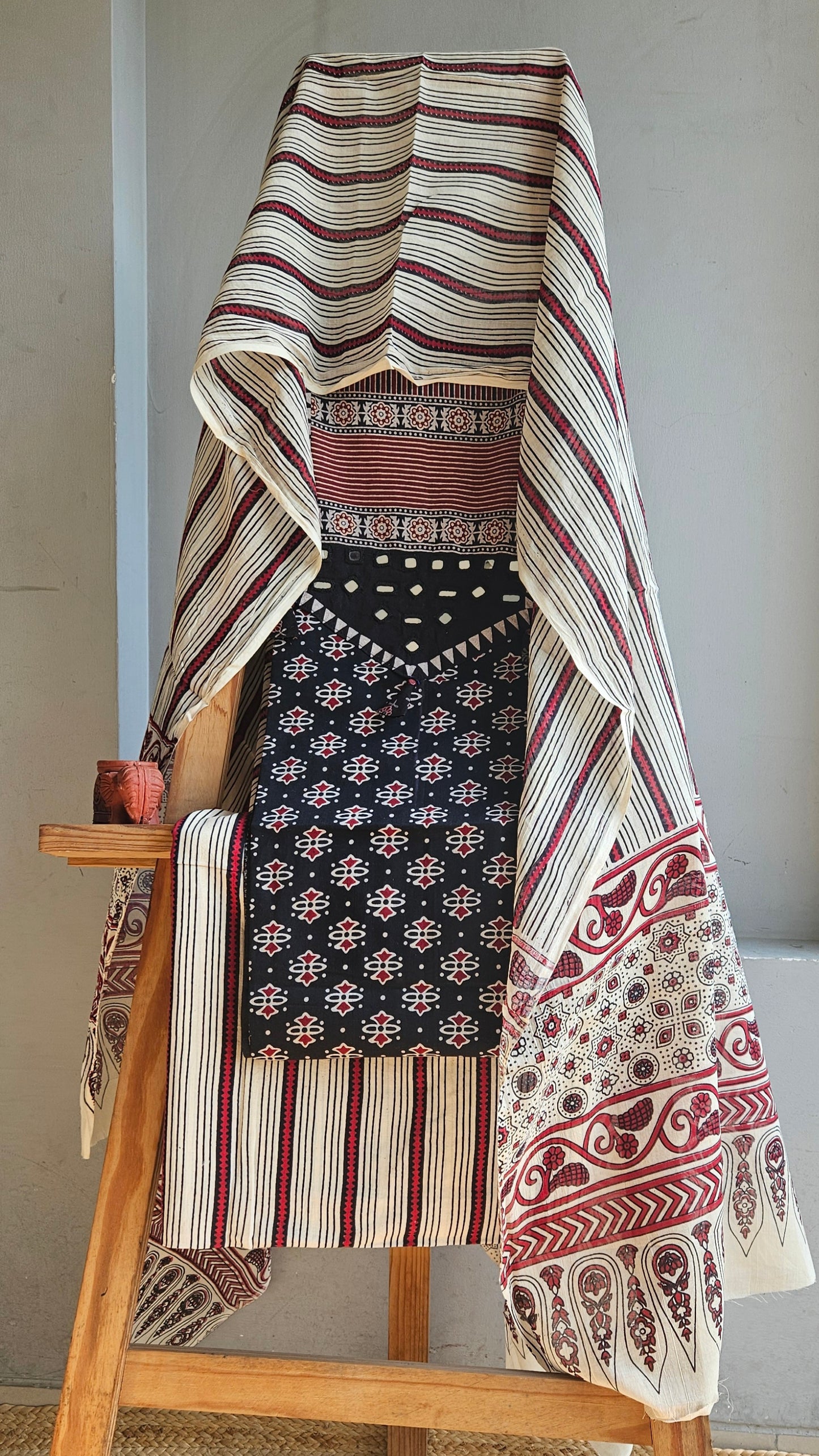 Black'n'beige ajrakh print cotton suit with neck yoke