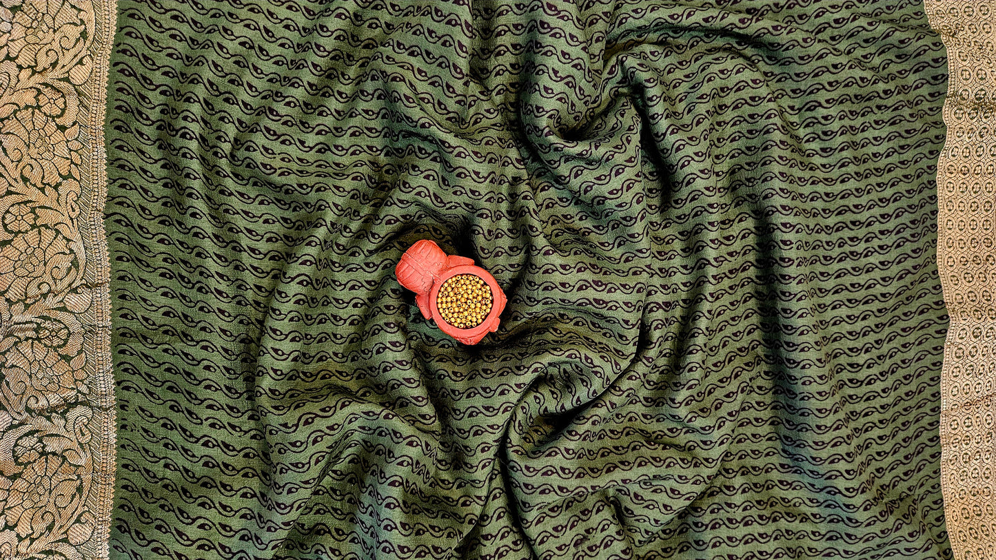 Green'n'black Dola silk kurta material with zari weaved borders