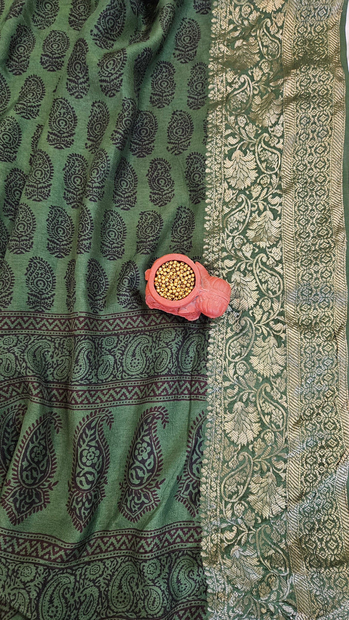 Green'n'black Dola silk kurta material with zari weaved borders