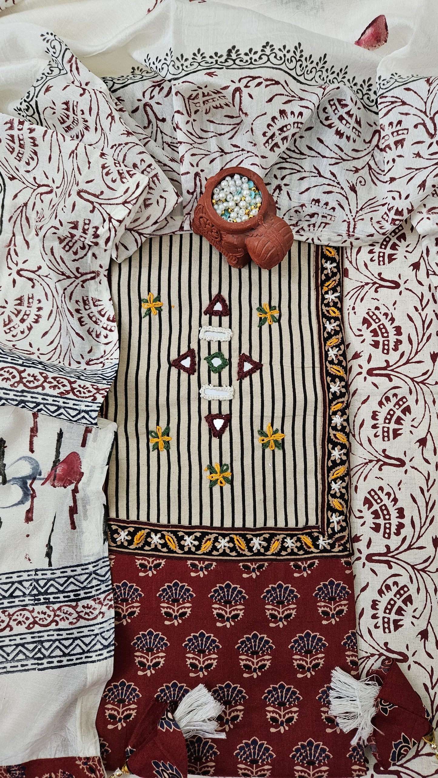 Brick red’n’off white gamthi print cotton suit